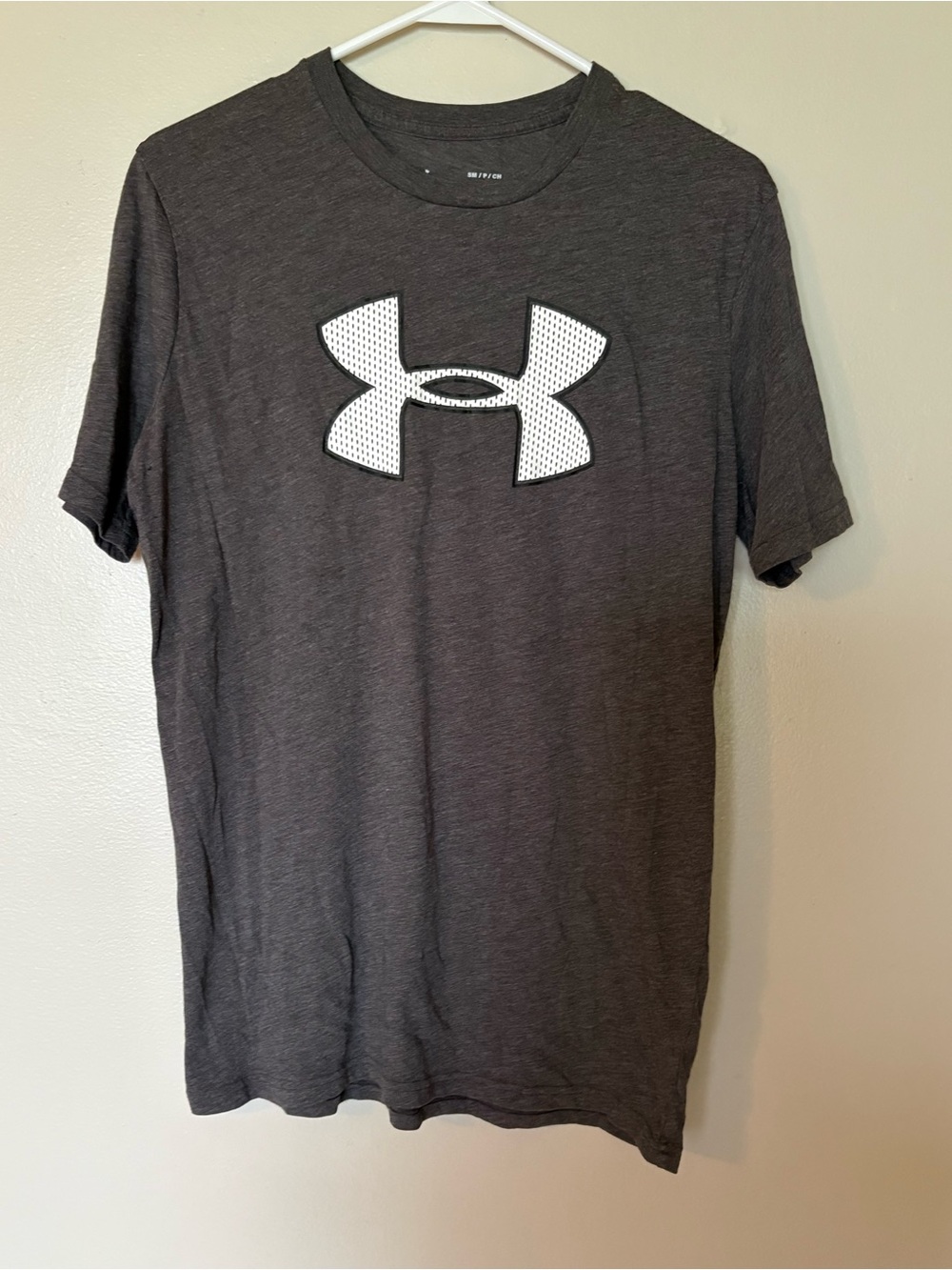 Under Armour Women’s Charcoal Short-Sleeve Tee with White Logo